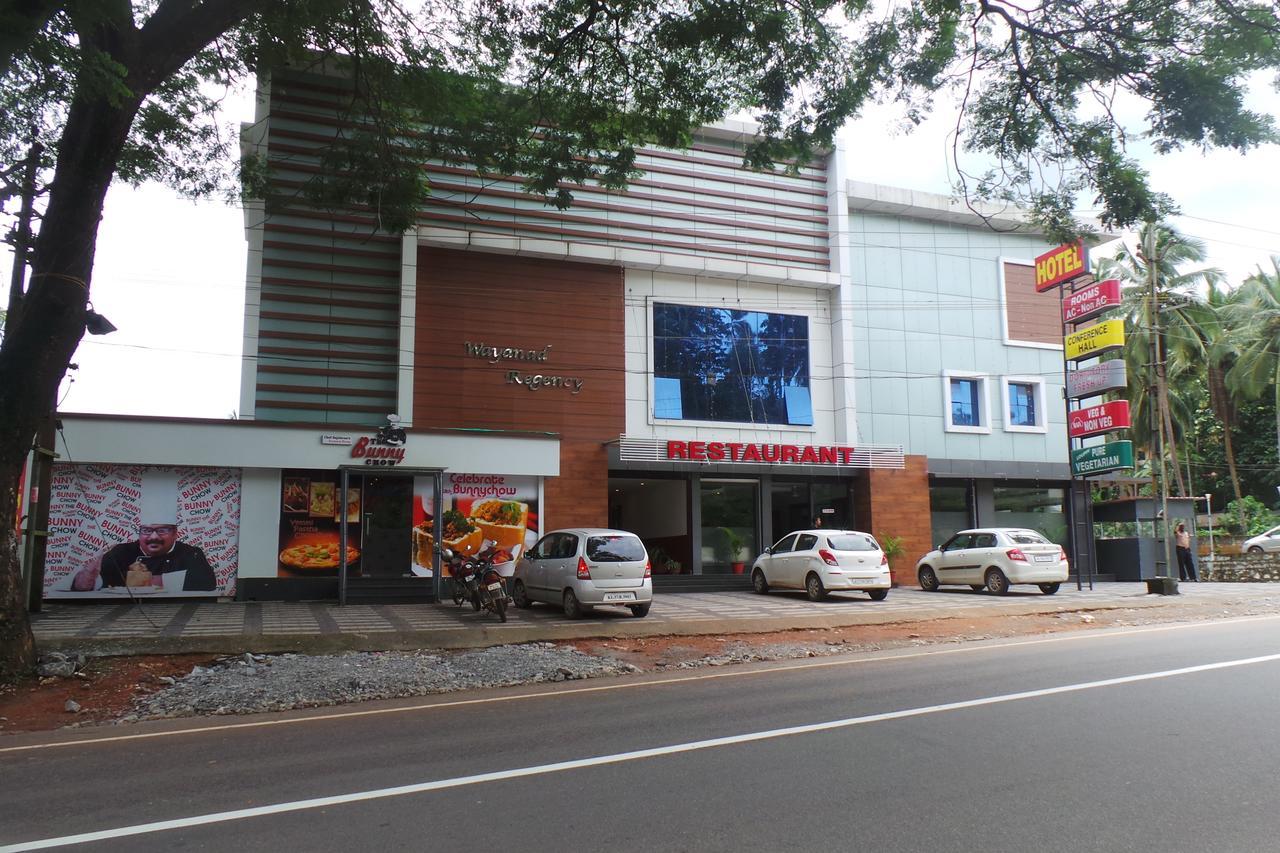 Hotel Wayanad Regency Kedavūr エクステリア 写真