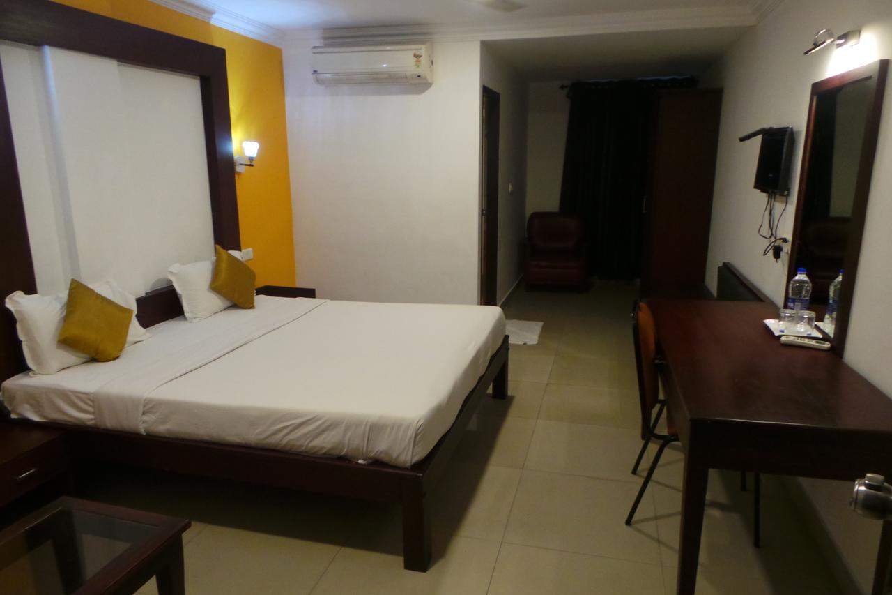 Hotel Wayanad Regency Kedavūr エクステリア 写真